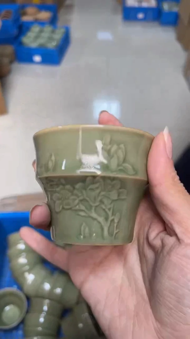 陶瓷橄榄绿折腰玉兰杯