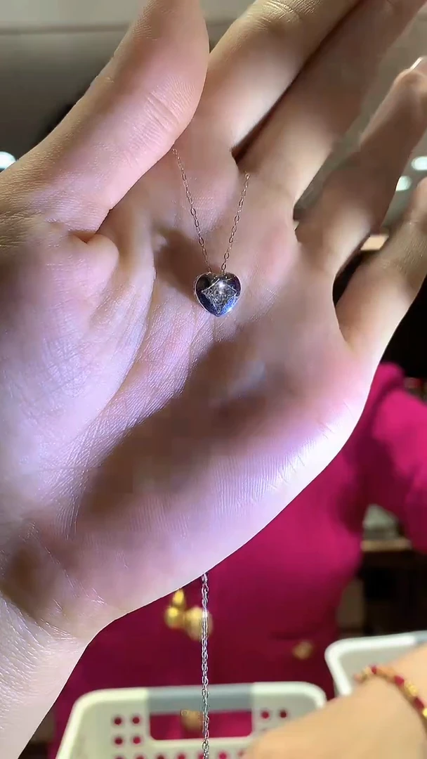 【闪购商品】钻石吊坠（不含链）18K金镶嵌吊坠（不含链）