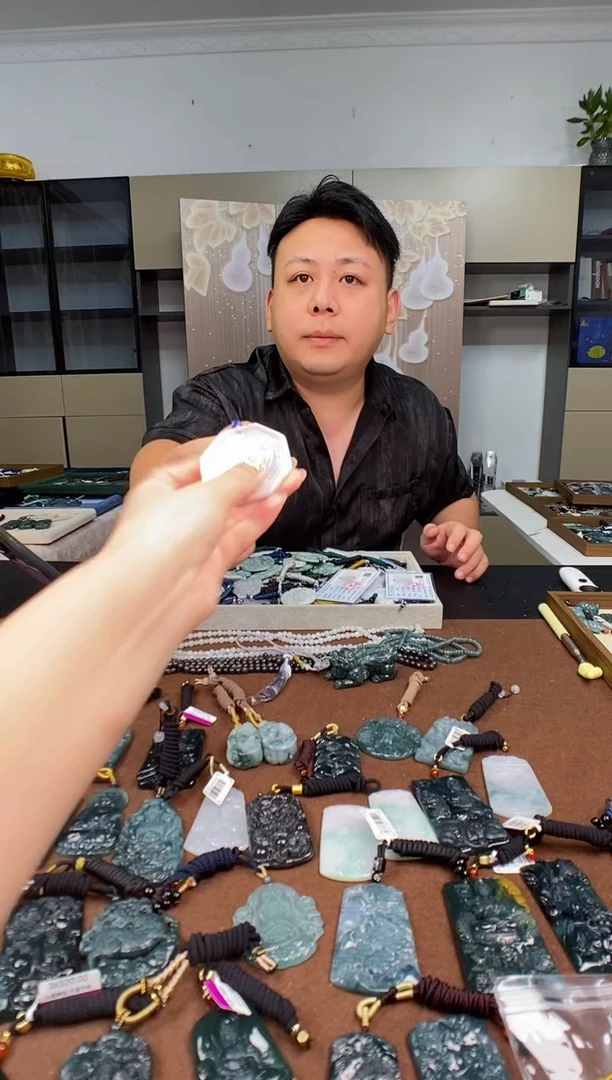 未镶嵌挂件翡翠多样性发其一