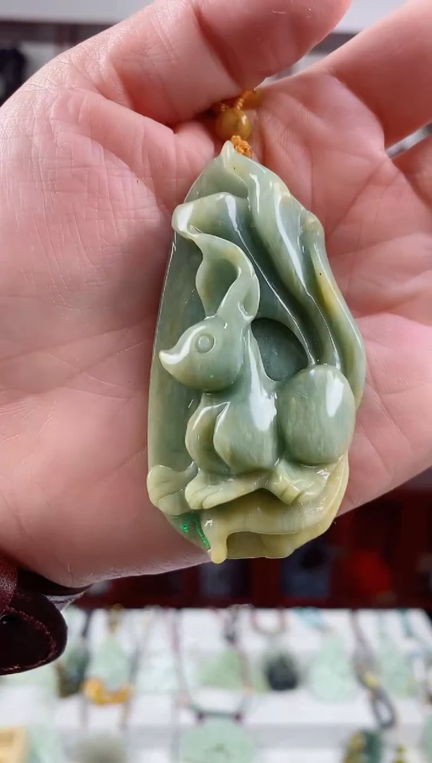 未镶嵌岫玉颈饰1