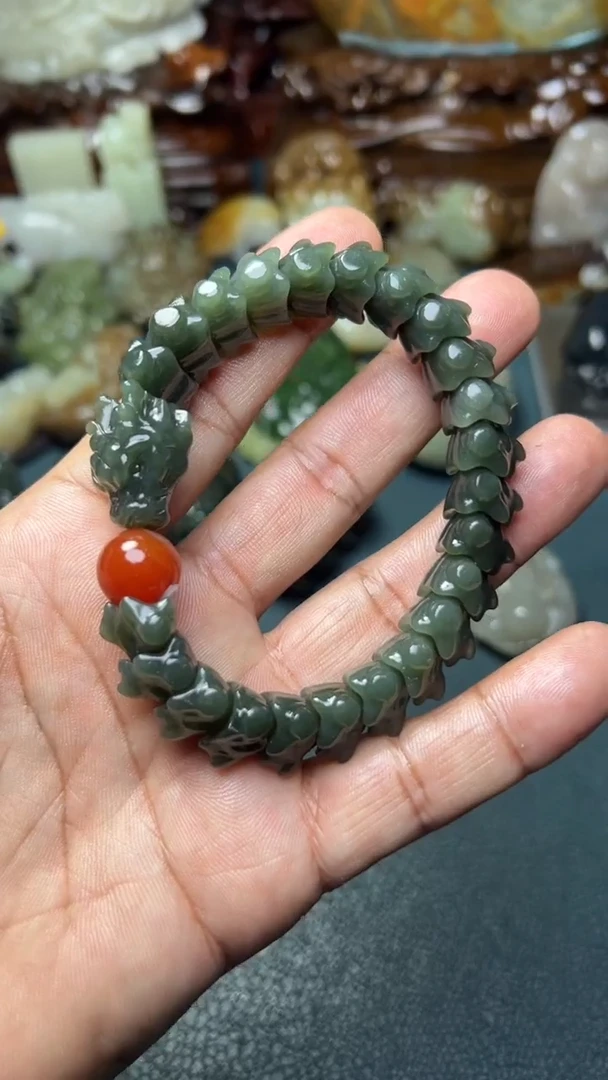 未镶嵌和田玉把件-