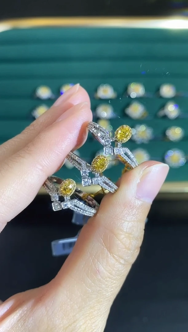 18K金镶嵌戒指钻石多样性发一