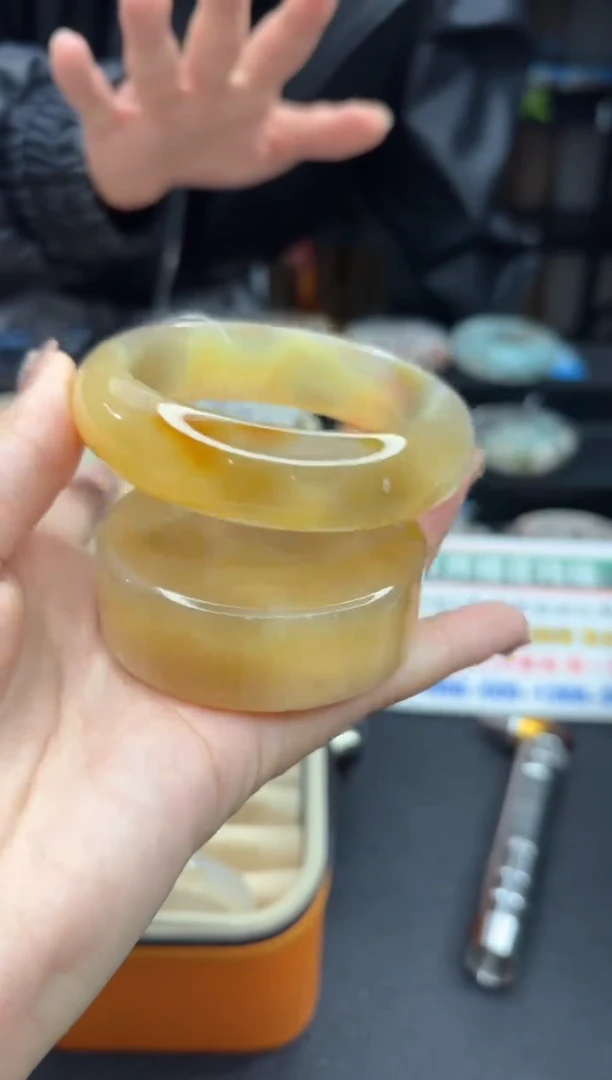 【闪购商品】石英质玉手镯未镶嵌200（61圈赠送镯心）