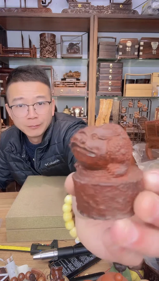 【闪购商品】乌木类书架710小叶紫檀三足金蟾摆件