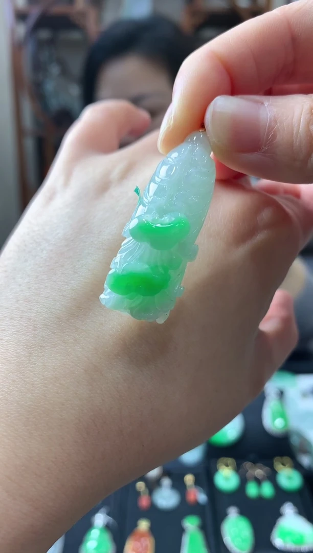 【闪购商品】翡翠吊坠(不含链)18K金镶嵌挂件