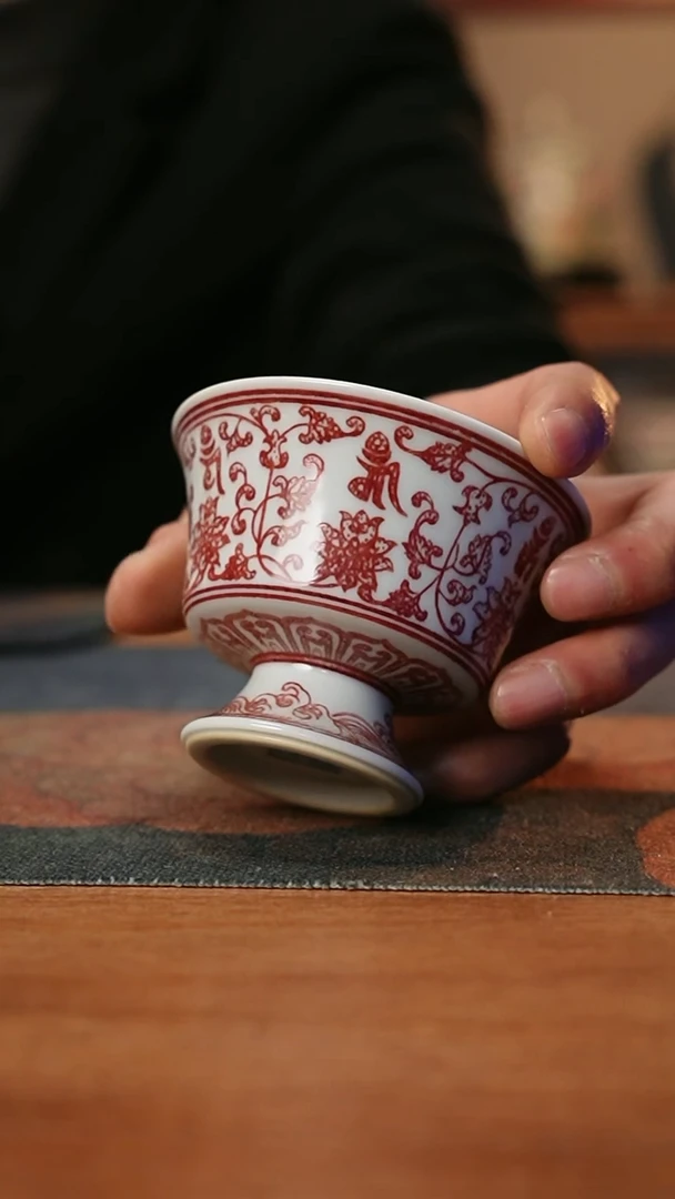 【闪购商品】贵红窑釉里红缠枝莲纹六字真言高足杯