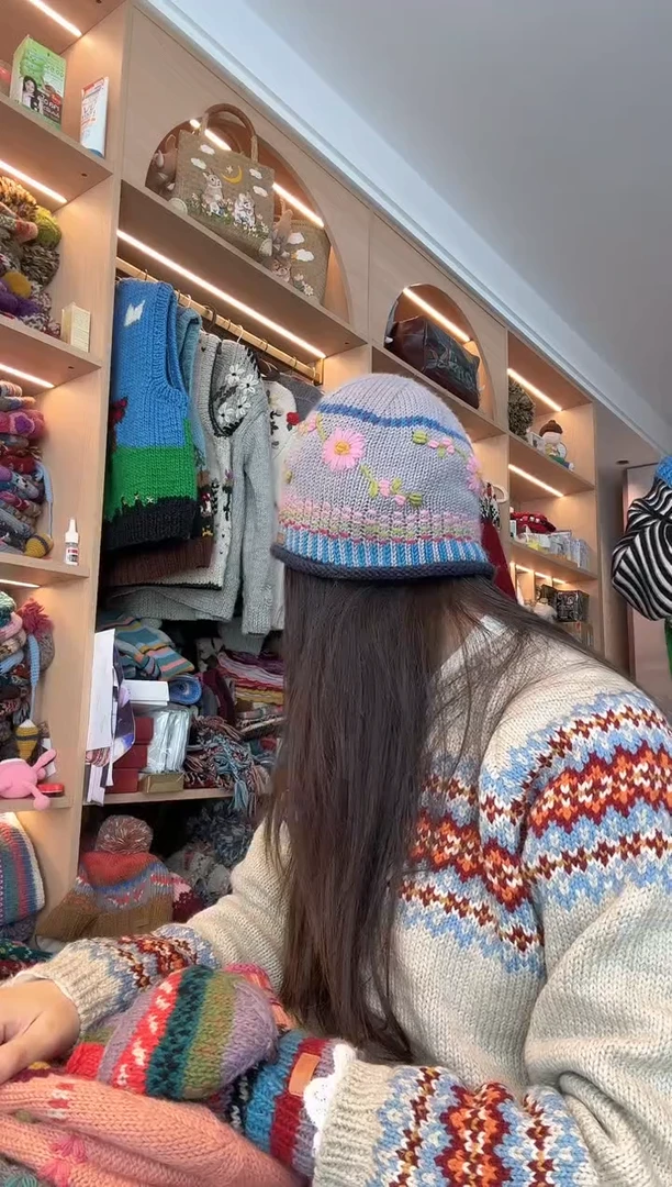 羊毛蓝色刺绣帽