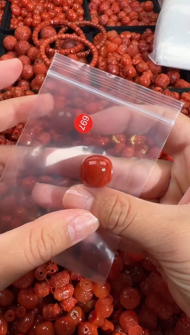 南红玛瑙未镶嵌颈饰1