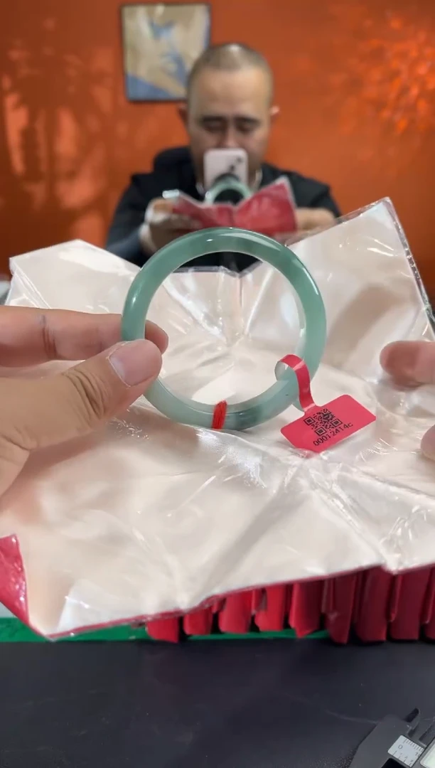 未镶嵌手镯翡翠3        圈口57