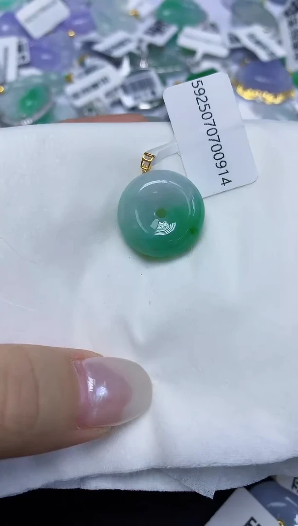 翡翠18K金镶嵌颈饰天然缅甸翡翠A货