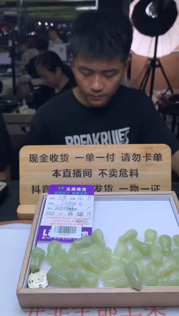 和田玉未镶嵌吊坠(不含链)多样性发其一-F0189230