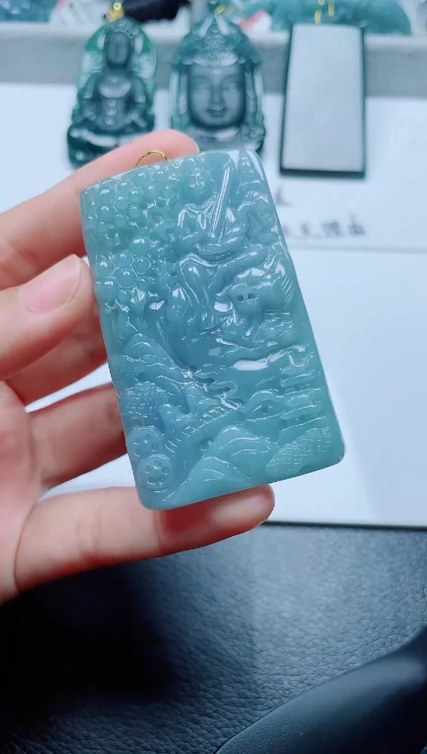 颈饰未镶嵌翡翠