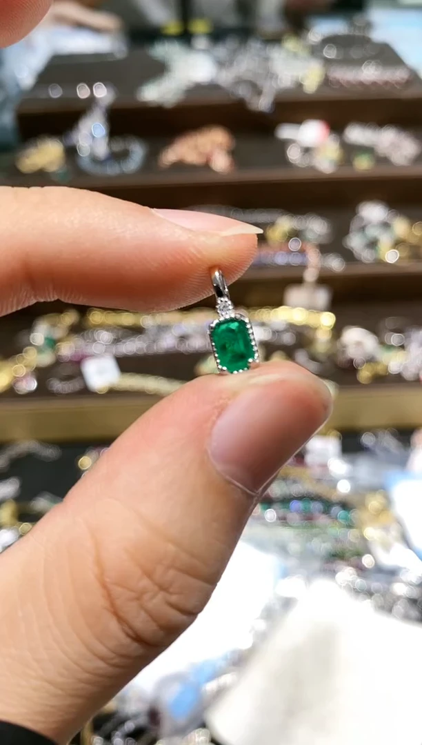 【闪购商品】祖母绿颈饰银S925镶嵌吊坠