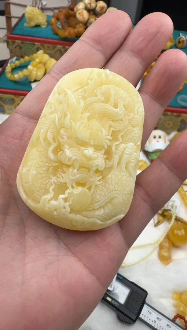 琥珀未镶嵌珠宝奇石白蜡大龙牌HZ129