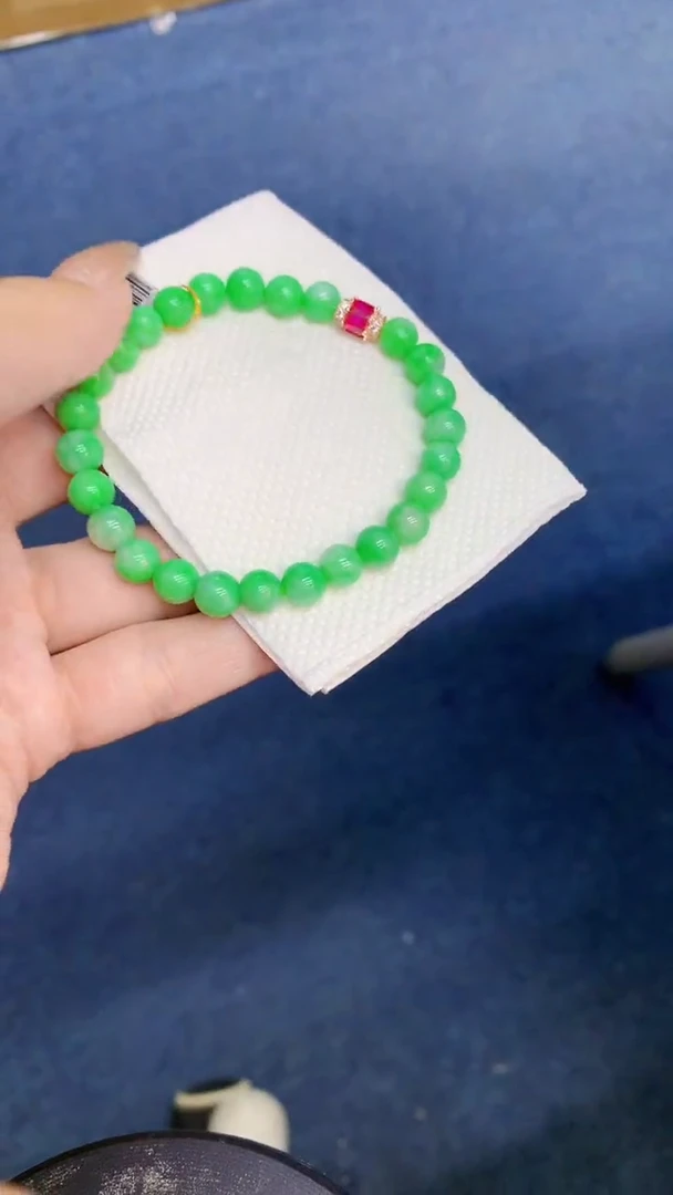 颈饰18K金镶嵌翡翠1