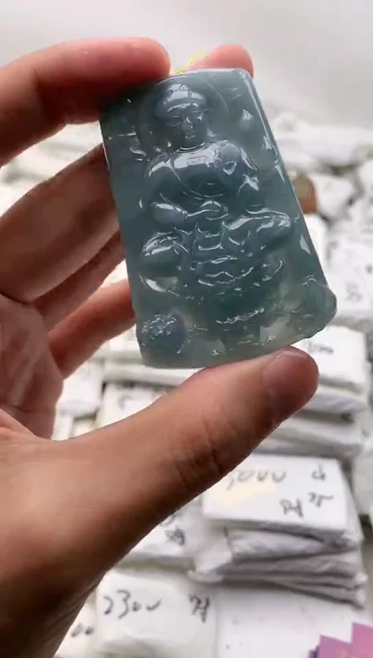 翡翠未镶嵌颈饰阿弥