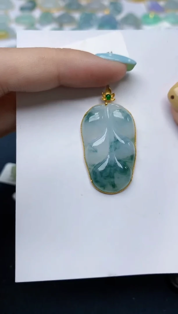 翡翠18K金镶嵌颈饰天然翡翠A货