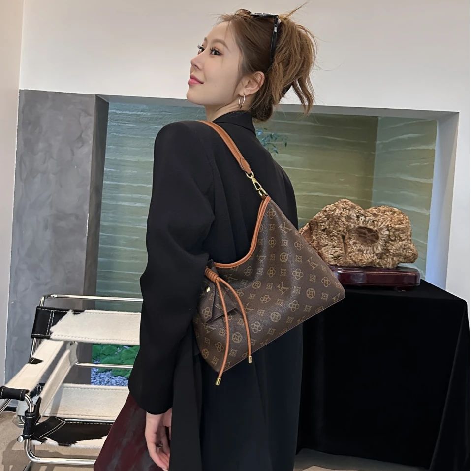 UK正品2025人气爆款流浪包轻奢单肩斜挎百搭气质机场包UK96696-1