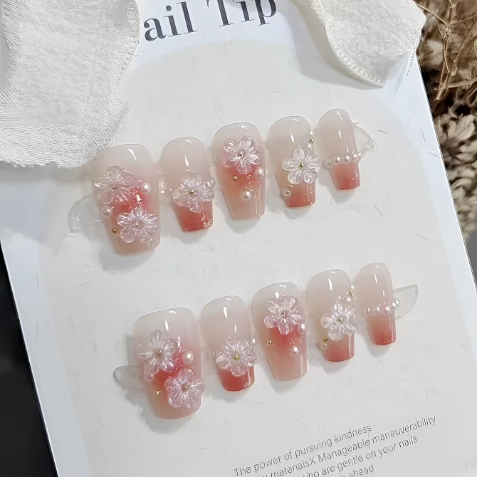蜜语花遇短款纯手工穿戴甲腮红猫眼闪钻氛围感显白薄款法式美甲