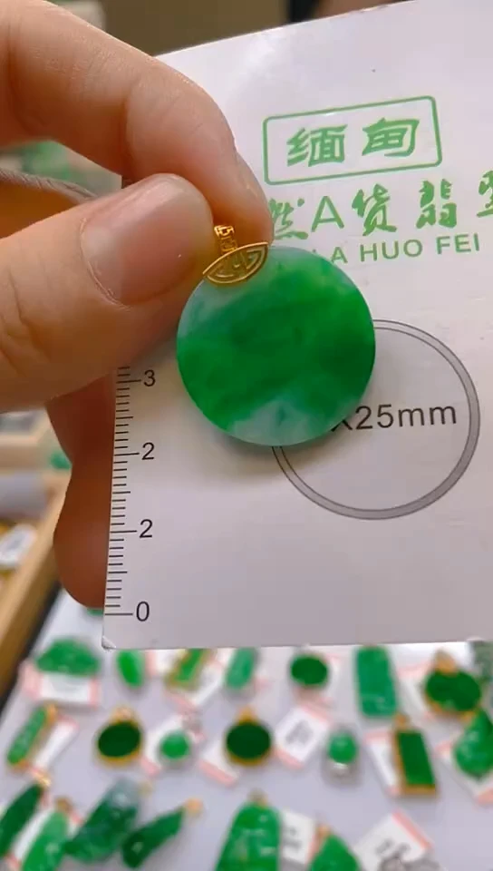 【闪购商品】翡翠颈饰18K金镶嵌天然翡翠A货，支持复检