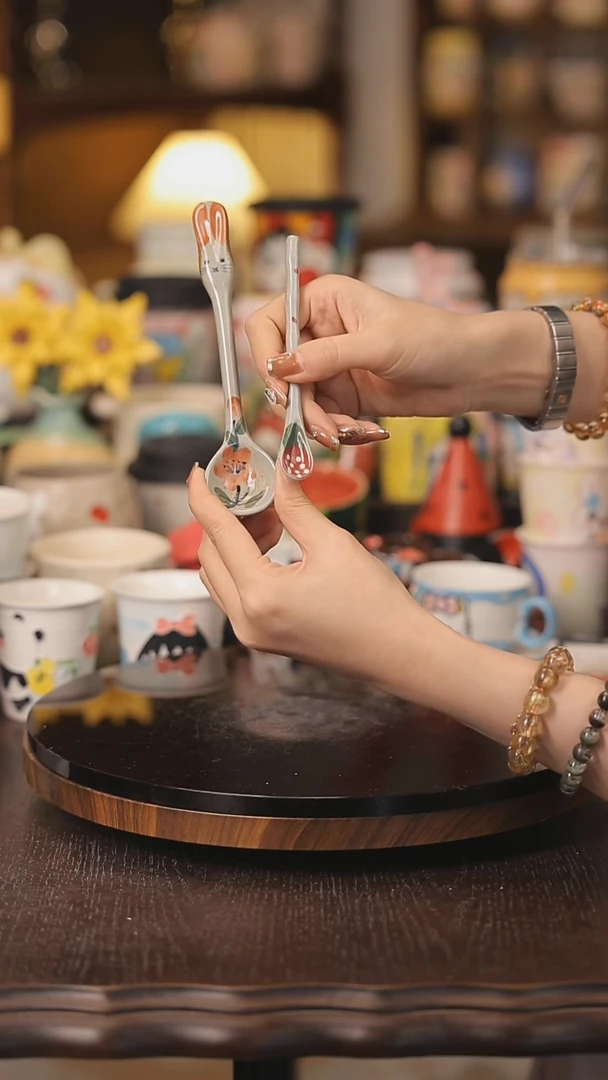 摆件随机景德镇釉下彩绘设计师款式陶瓷