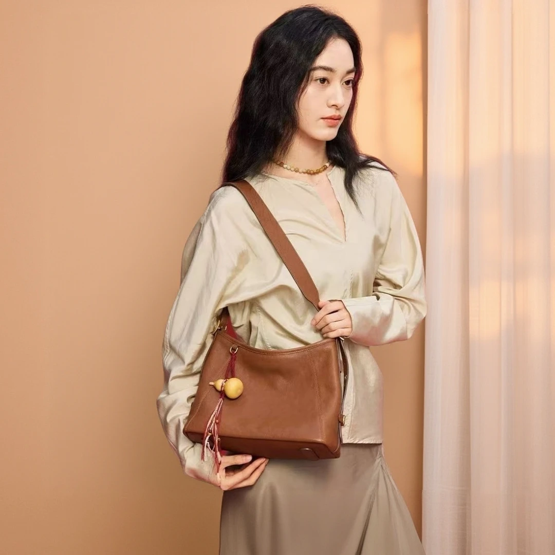【徐艺洋同款】秋冬植鞣头层小牛皮hobo包中号单肩植鞣牛皮植鞣牛皮