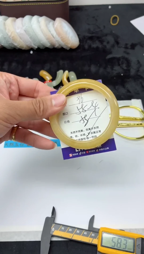 未镶嵌手镯石英质玉96