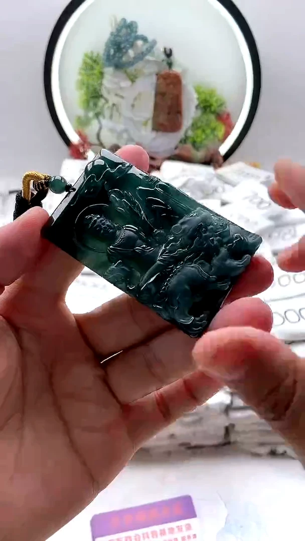 翡翠未镶嵌颈饰文殊