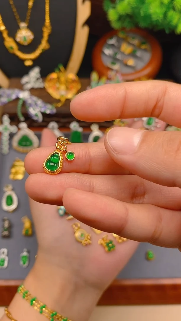 【闪购商品】翡翠吊坠(不含链)银S925镶嵌蛋面葫芦