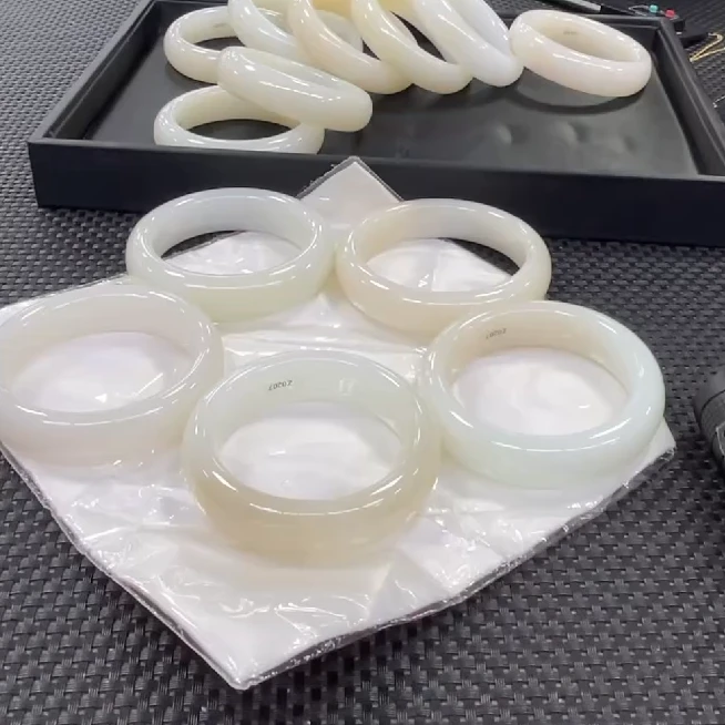 【老郑家】和田玉手镯一支(多样性发1件)