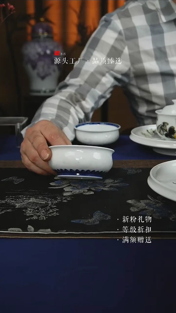 手绘款堆雕龙杯玉泥宽口炉式杯120CC