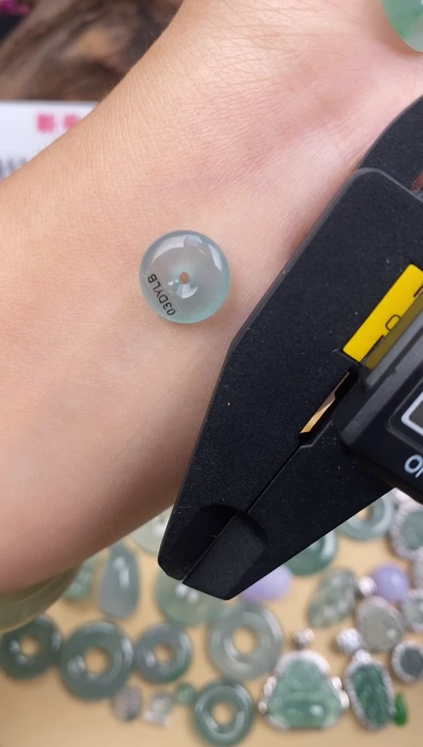 翡翠未镶嵌颈饰氵平安扣