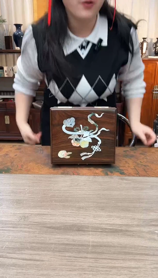 【闪购商品】红酸枝木类成套家具大红酸枝 嵌螺钿柿柿如意方盒24