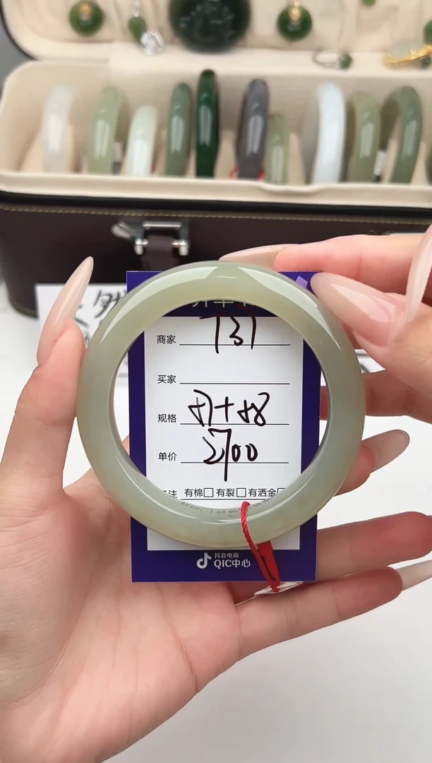 未镶嵌手镯和田玉微色差T37