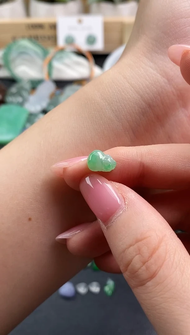 颈饰未镶嵌翡翠金蟾