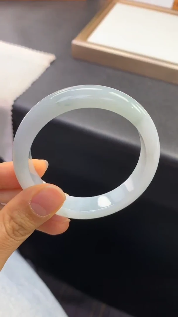 未镶嵌手镯翡翠退货需手镯吊牌标签完好