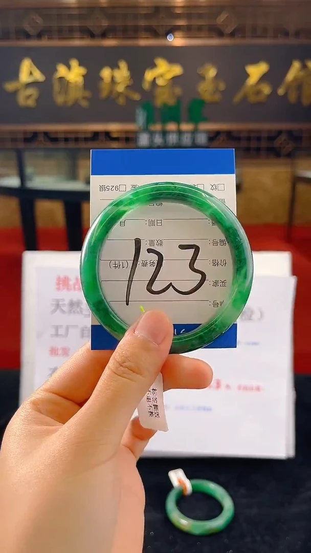 未镶嵌手镯石英质玉（非洲翠）微瑕介意勿拍