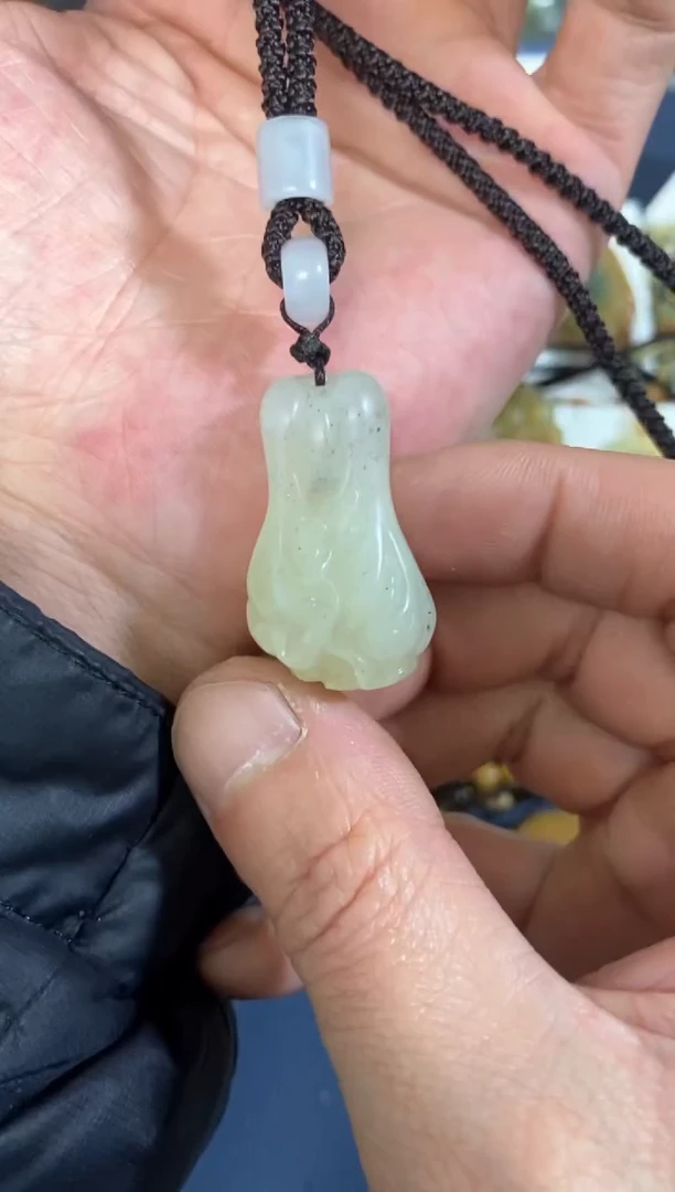 【闪购商品】蛇纹石玉颈饰未镶嵌岫玉u
