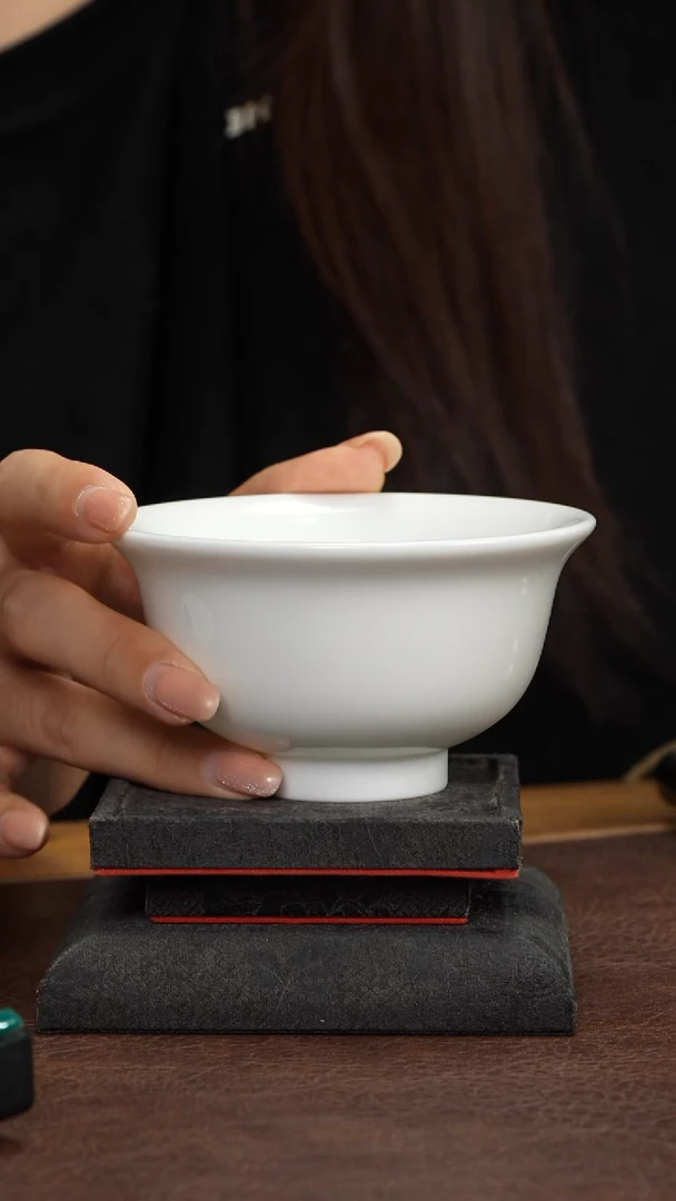 景德镇白胎压手杯