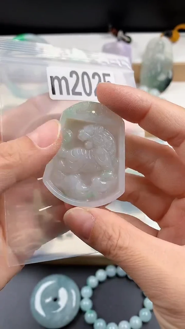 颈饰未镶嵌翡翠天然翡翠吊坠挂件