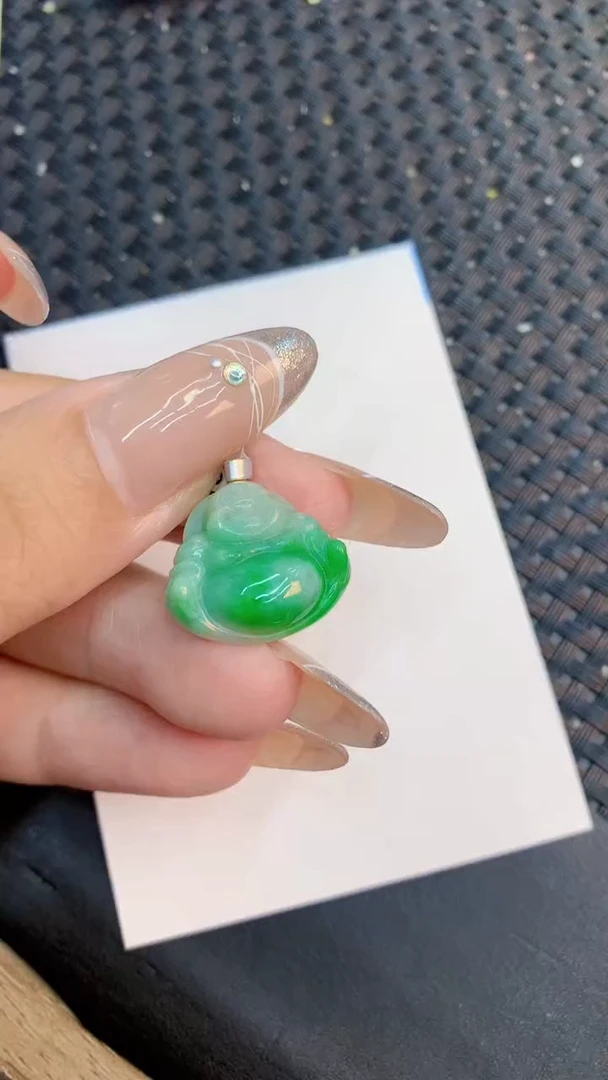 颈饰18K金镶嵌翡翠1