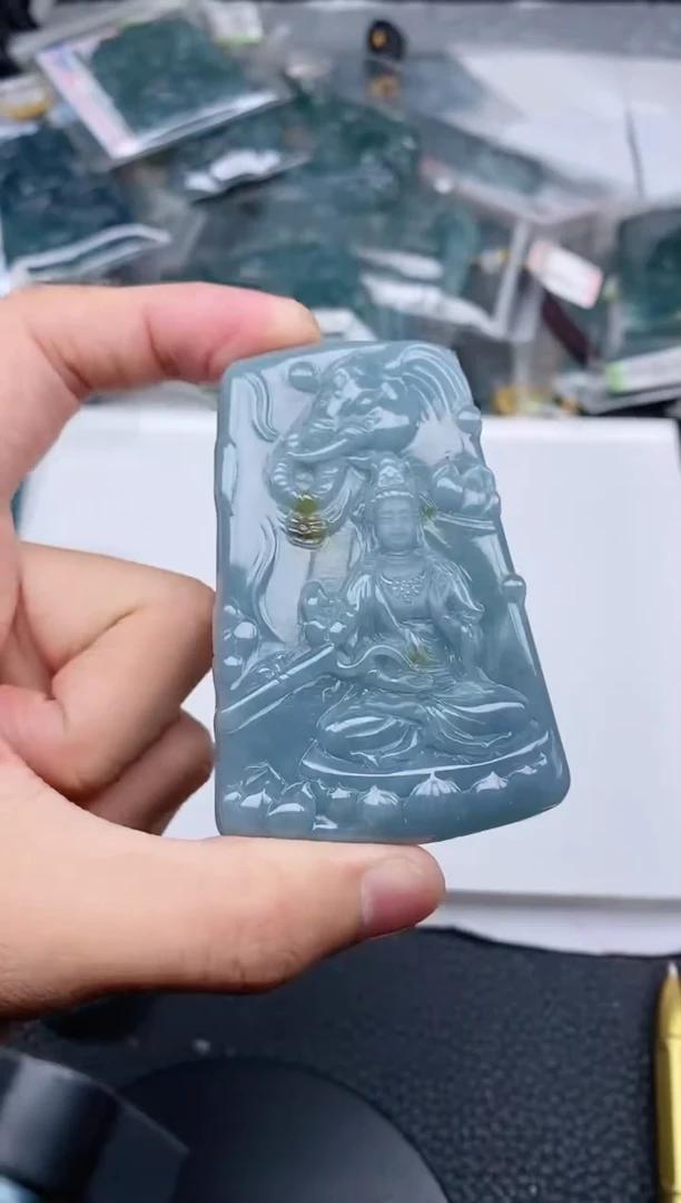 颈饰未镶嵌翡翠