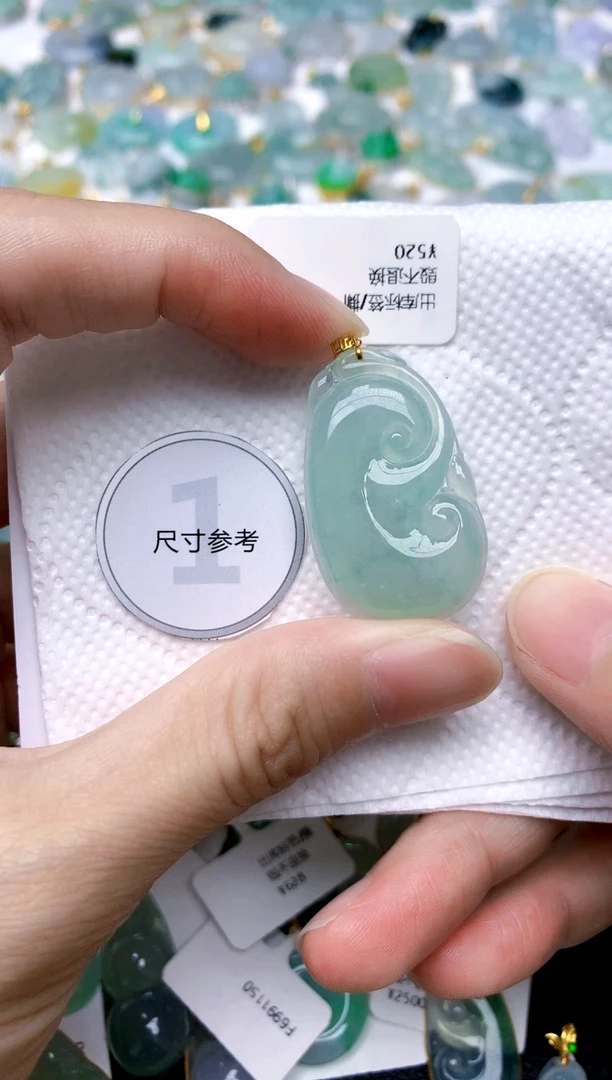 颈饰18K金镶嵌翡翠天然A货翡翠