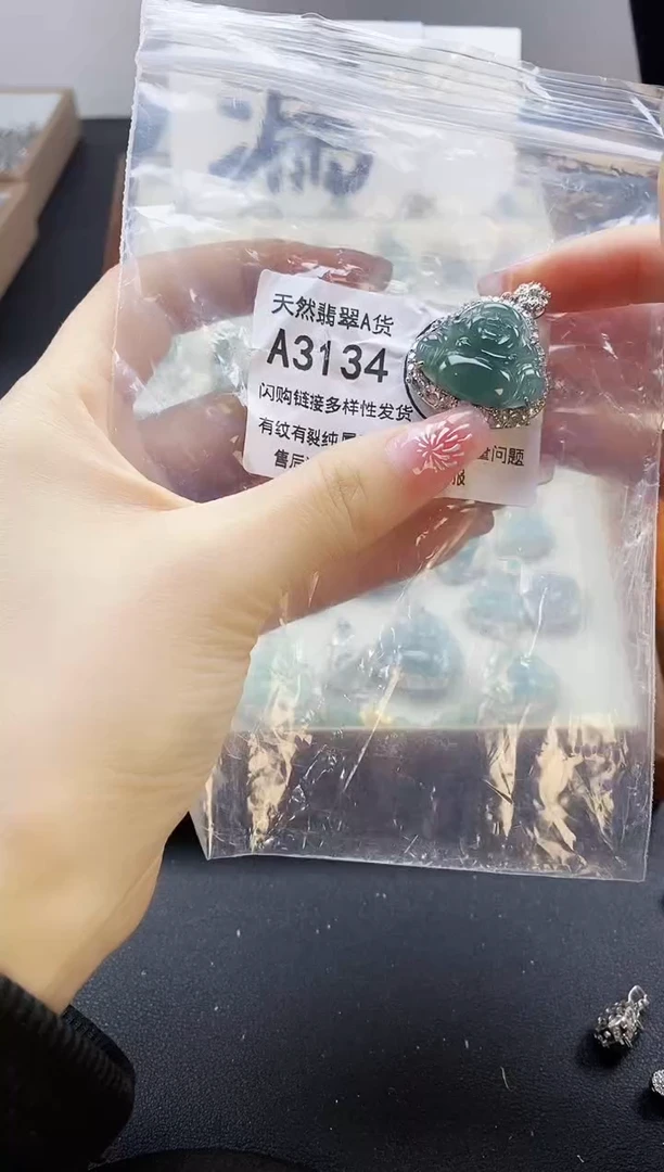 【闪购商品】翡翠颈饰未镶嵌天然翡翠A货8888