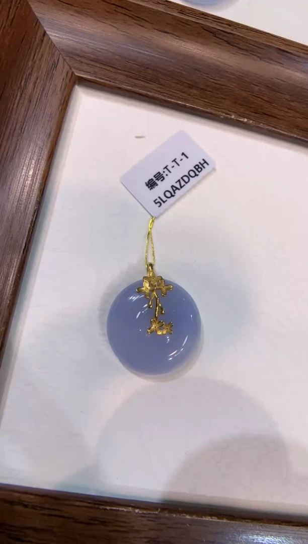 颈饰18K金镶嵌翡翠平安扣