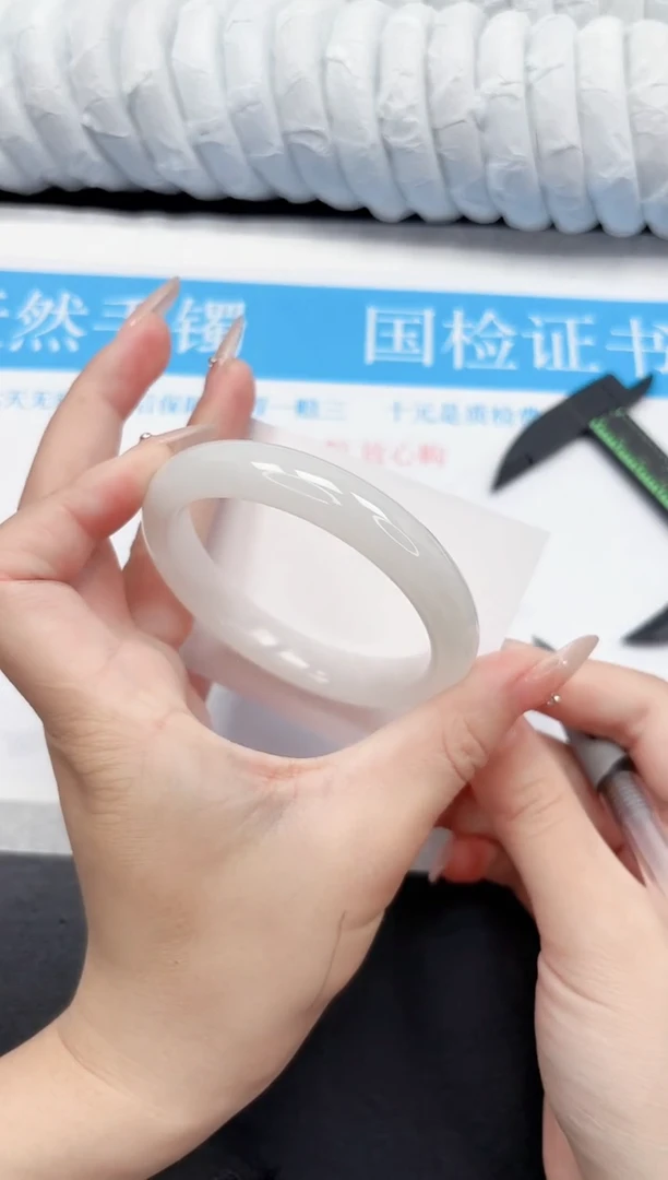 手镯石英质玉未镶嵌100-61