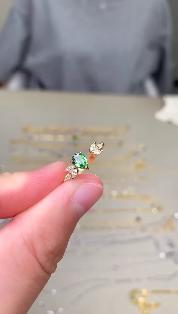 银S925镶嵌戒指石榴石（沙弗莱）戒指