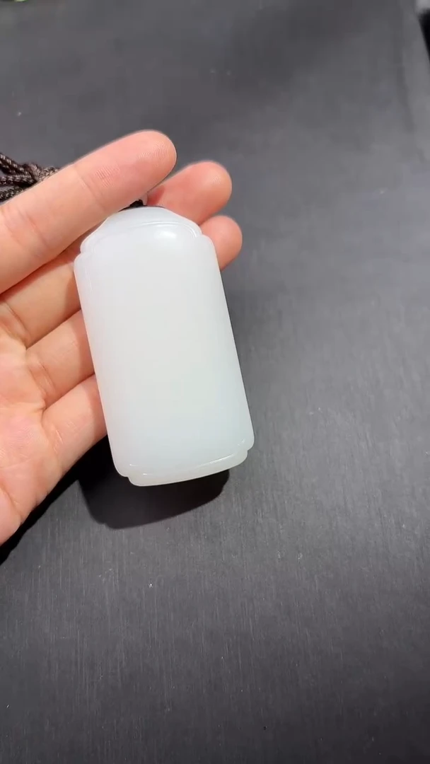 颈饰未镶嵌和田玉吊坠