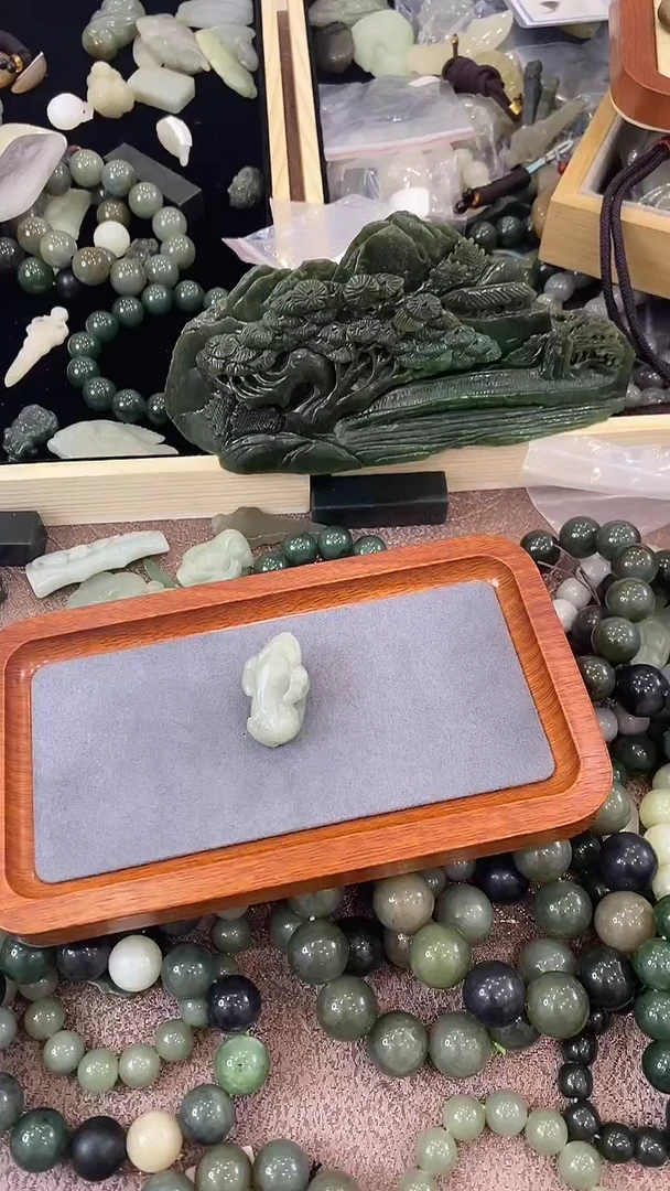 吊坠(不含链)未镶嵌和田玉蝉微瑕疵153