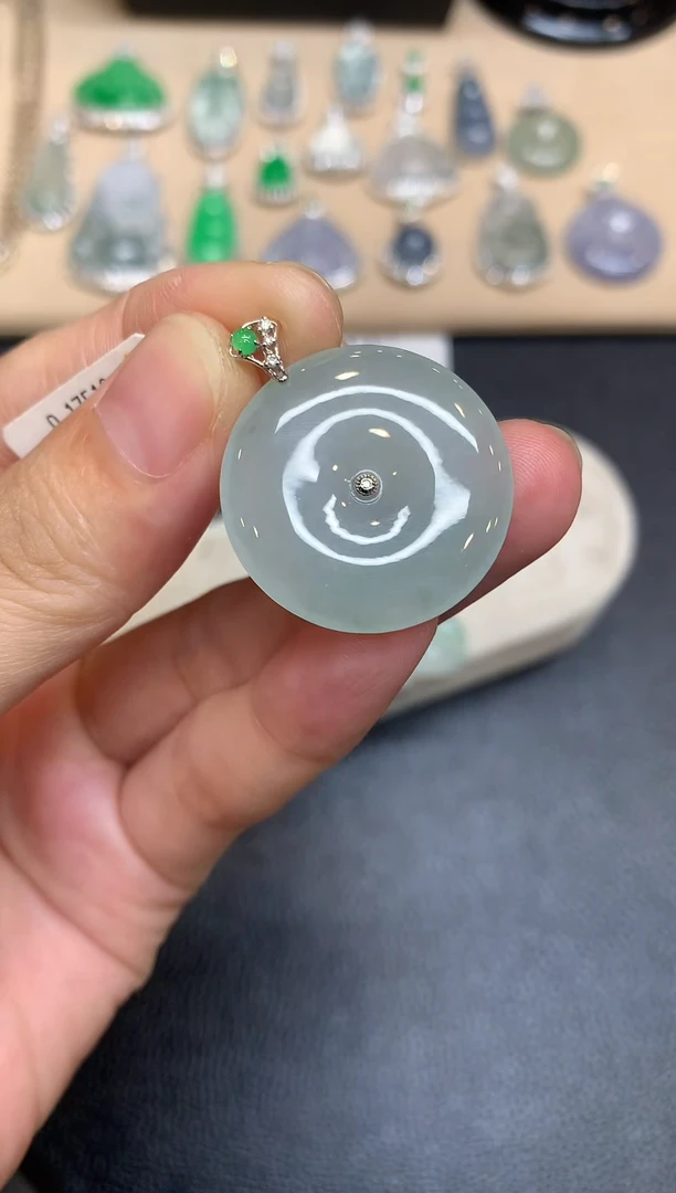 颈饰18K金镶嵌翡翠平安扣【无服务费【48小时鉴赏期】